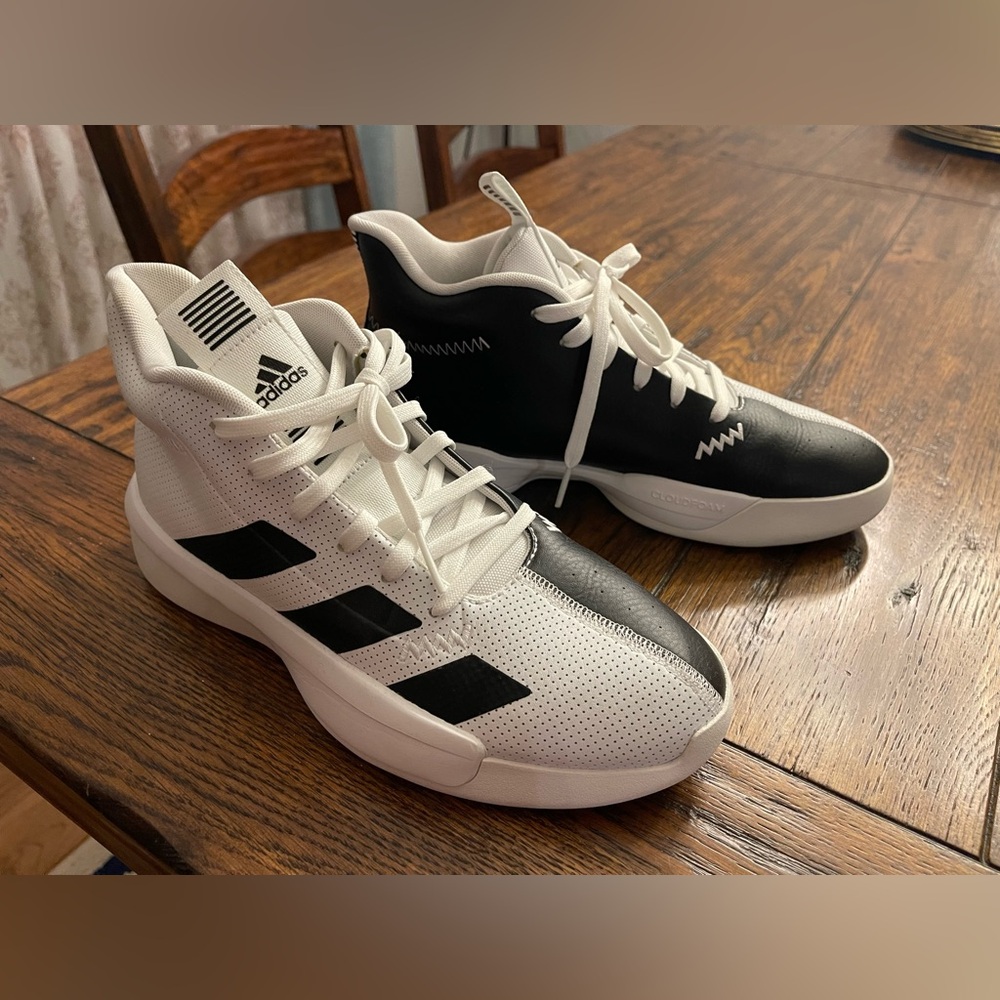 Adidas Men’s Size 8 Basketball Shoes